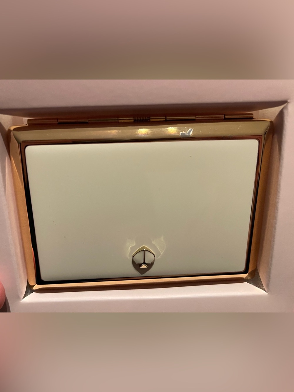 Kate Spade White and Gold Spade Street ID/Card Holder *Minor Flaws* - Picture 7 of 14